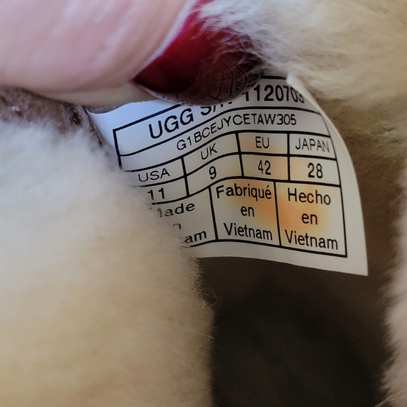 UGG Weylyn Suede Boot - Picture 5 of 7